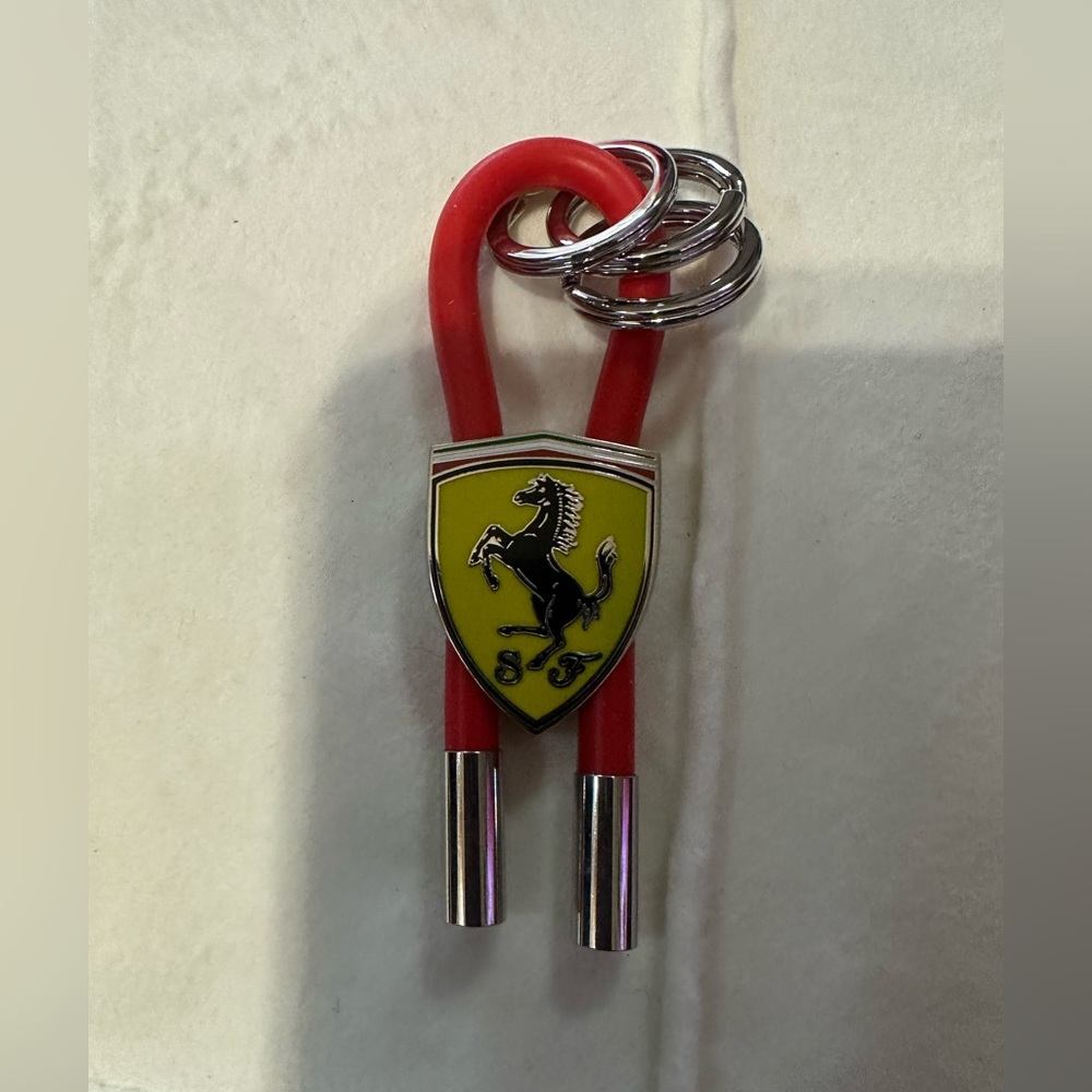 Ferrari authentic keychain . New authentic 100% came from Ferrari dealership